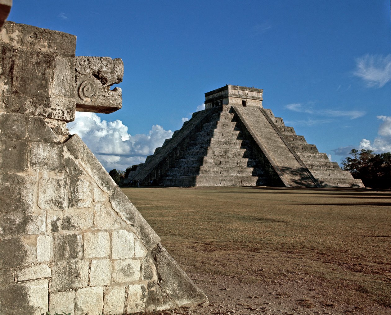 A nagy labdapálya és a castillo, 750-1200 alkotó: Mayan