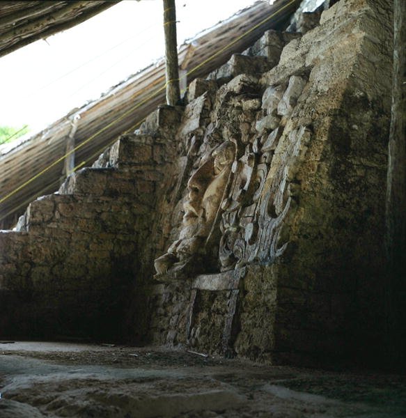 Építészeti maszk, Mascarones temploma, Kohunlich, Yucatán-félsziget, Mexikó Kora klasszikus időszak (i.sz. 300-600) (stukkó és kő) alkotó: Mayan Mayan