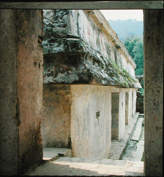 Udvar a palotában, késő klasszikus maja (fotó) alkotó: Mayan Mayan