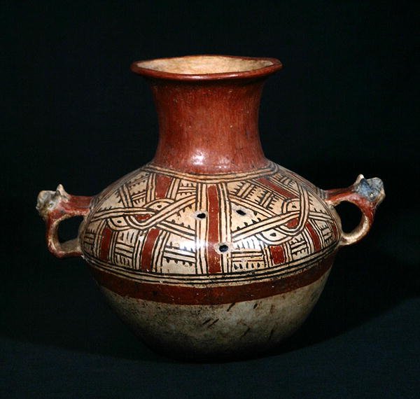 Temetési urna lyukakkal Utatlanból (Cumarcaaj), Quiche, Guatemala, Közép-Amerika, Klasszikus utáni időszak (terrakotta) alkotó: Mayan Mayan