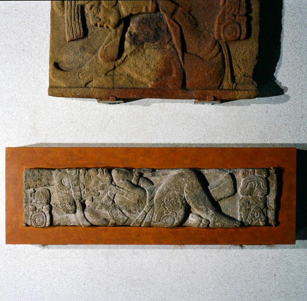 27-es szemöldök, Tonina, Chiapas, Mexikó, késő klasszikus időszak (i.sz. 600-900) (kő) alkotó: Mayan Mayan