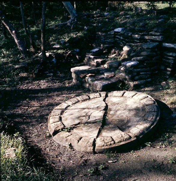 Jelölő a labdapályán, késői klasszikus korszak (i.sz. 600-900) (kő) alkotó: Mayan Mayan