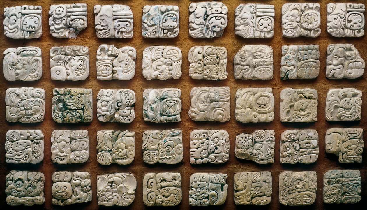 Maja naptár (320-1697) különböző jelekből (vésett kövekből) áll alkotó: Mayan Mayan