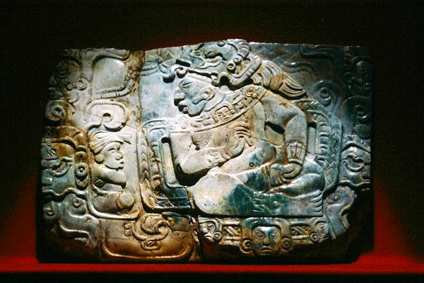 A király és udvaronc mellkasa, Nebajból, Guatemalából, Klasszikus időszak (jáde) alkotó: Mayan Mayan