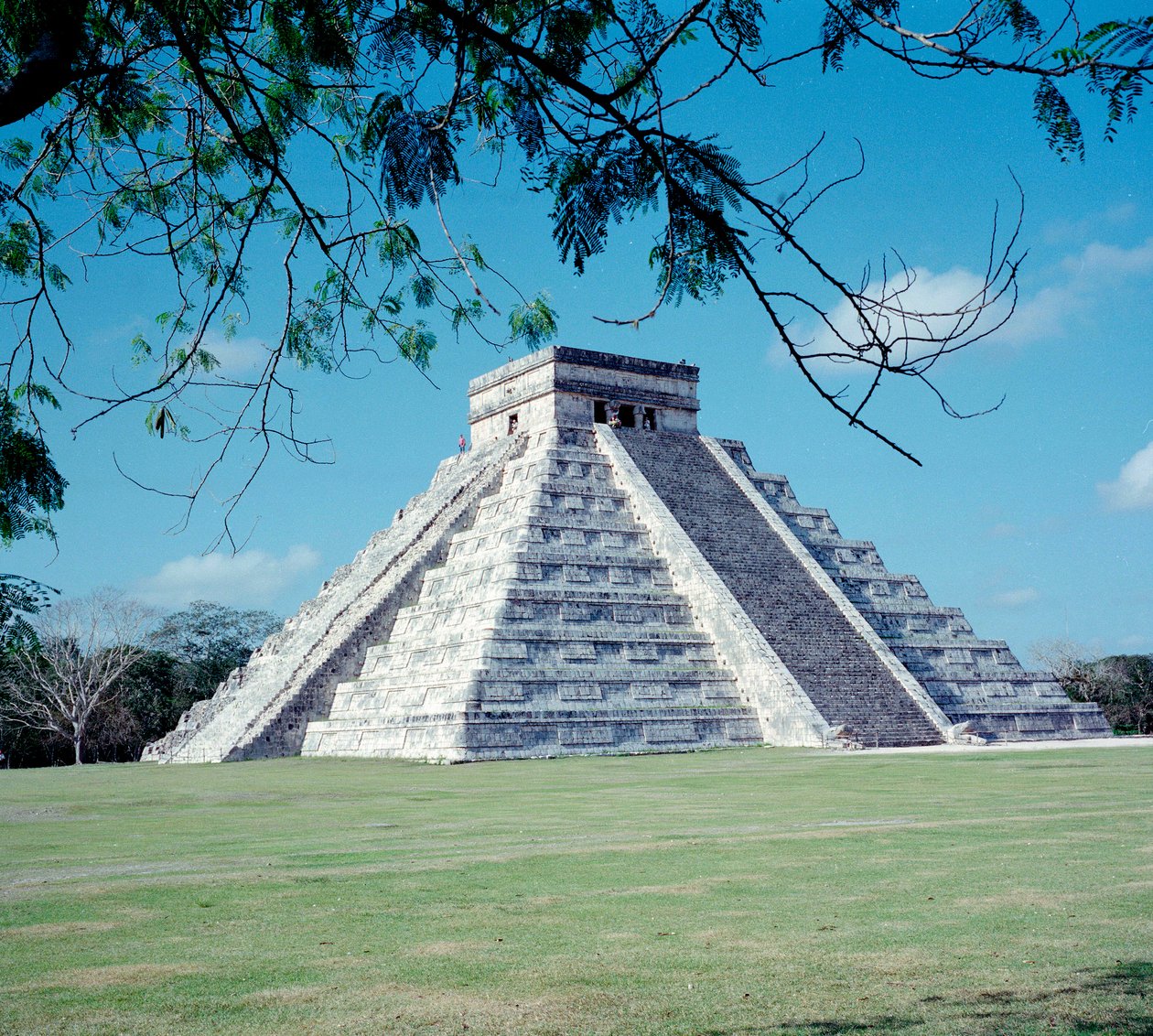 Kolumbiai előtti civilizáció: kilátás Chichen Itza helyére a Yucatan régióban. Maja civilizáció, klasszikus korszak és maja reneszánsz, i.sz. 750-1200. Mexikó alkotó: Mayan Mayan