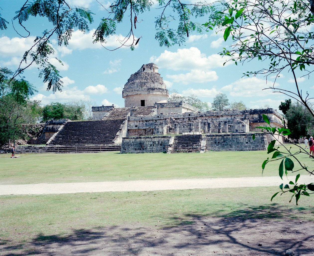 Kolumbiai előtti civilizáció: kilátás Chichen Itza helyére a Yucatan régióban. Maja civilizáció, klasszikus korszak és maja reneszánsz, i.sz. 750-1200. Mexikó alkotó: Mayan Mayan