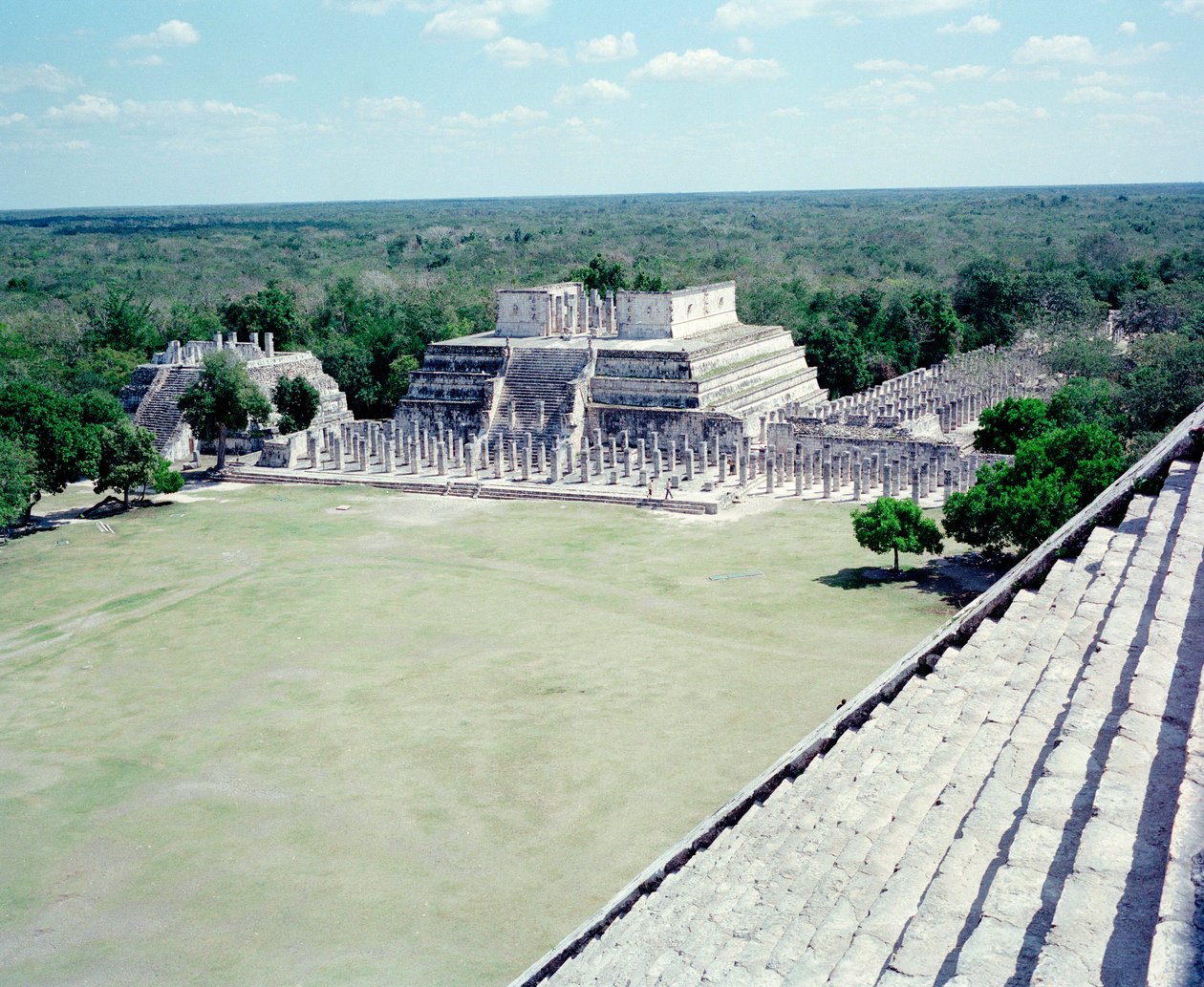 Kolumbiai előtti civilizáció: kilátás Chichen Itza helyére a Yucatan régióban. Maja civilizáció, klasszikus korszak és maja reneszánsz, i.sz. 750-1200. Mexikó alkotó: Mayan Mayan