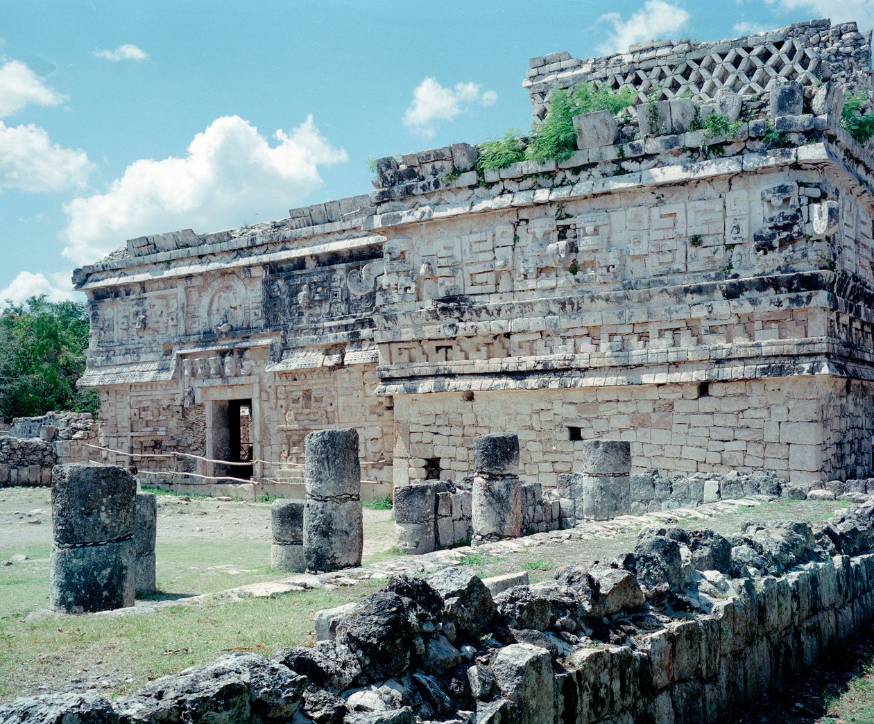 Kolumbiai előtti civilizáció: kilátás Chichen Itza helyére a Yucatan régióban. Maja civilizáció, klasszikus korszak és maja reneszánsz, i.sz. 750-1200. Mexikó alkotó: Mayan Mayan