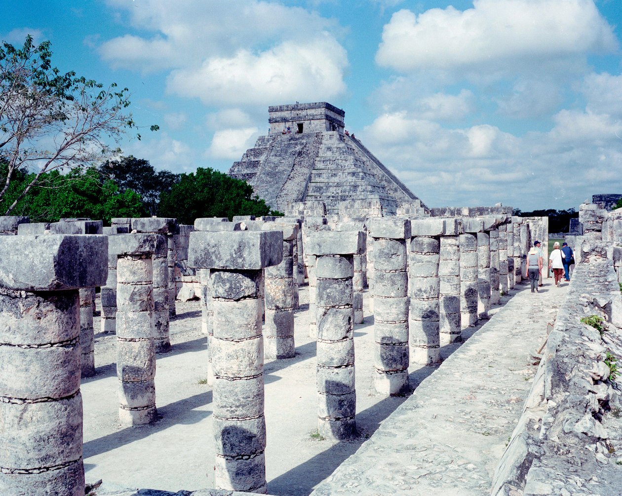 Kolumbiai előtti civilizáció: kilátás Chichen Itza helyére a Yucatan régióban. Maja civilizáció, klasszikus korszak és maja reneszánsz, i.sz. 750-1200. Mexikó alkotó: Mayan Mayan