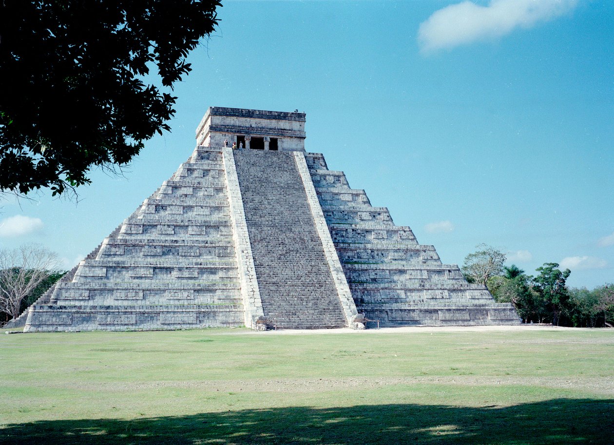 Kolumbiai előtti civilizáció: kilátás Chichen Itza helyére a Yucatan régióban. Maja civilizáció, klasszikus korszak és maja reneszánsz, i.sz. 750-1200. Mexikó alkotó: Mayan Mayan
