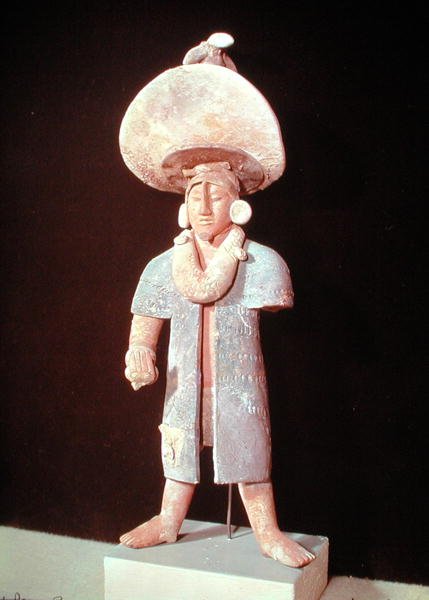 Álló férfias alak, a Jaina-sziget temetőjéből, Campeche államban, 7-10. század (polikróm terrakotta) alkotó: Mayan Mayan