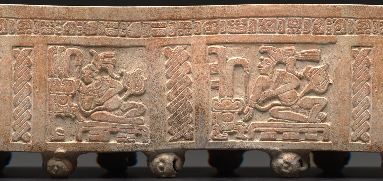 Háromlábú henger, faragott: 650-900 Kr. u. (kerámia) alkotó: Mayan Mayan