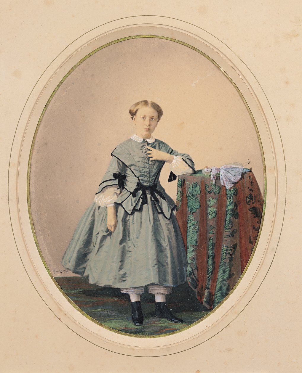 Madeleine de Malaret, de Segur grófnő egyik Petites Filles modelljének portréja (színes fotó) alkotó: Mayer Freres