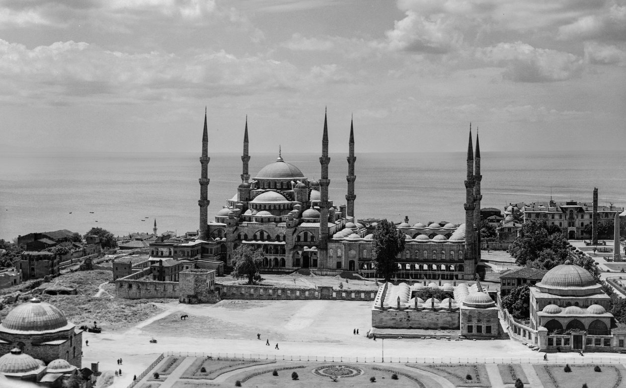 Az isztambuli Kék Mecset, más néven Sultan Ahmed mecset, egy oszmán kori történelmi épület légi felvétele.... alkotó: Maynard Owen Williams