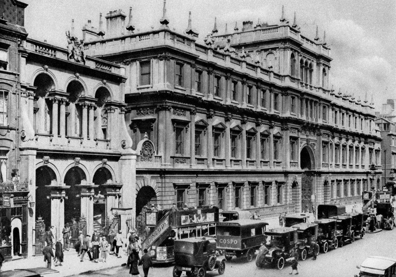 Burlington Arcade bejárata és a Királyi Akadémia háza, Piccadilly, 1926-1927. alkotó: McLeish