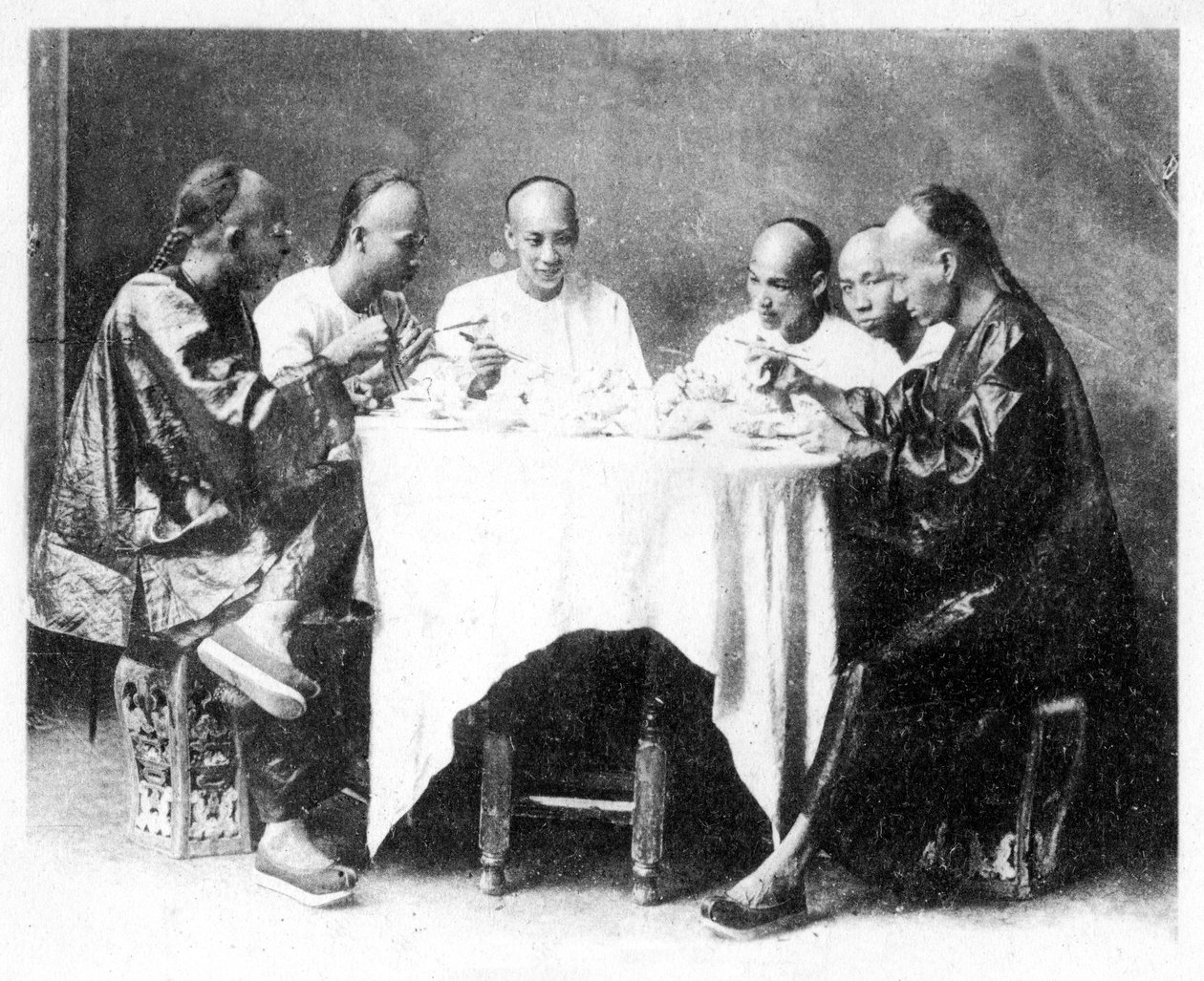 Vacsoraidő, Hong Kong, Kína, 1900-as évek. alkotó: Mee Cheung
