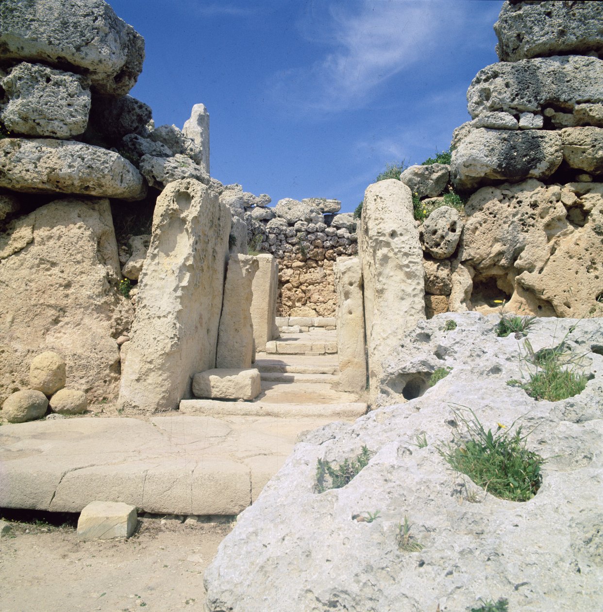 Megalitikus templomlelőhely, i.e. 30000-25000 körül alkotó: Megalithic