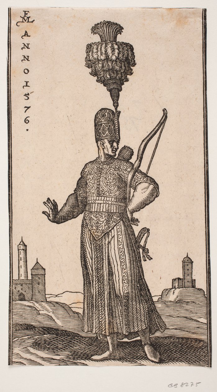 Álló katona, elölnézet, h.-ra fordított fej; karján íjat, hátán tegezt, oldalán kardot hord; jobb karját kacéran nyújtja hátra; hátul azaz és t.v. két erődszerű épület alkotó: Melchior Lorck