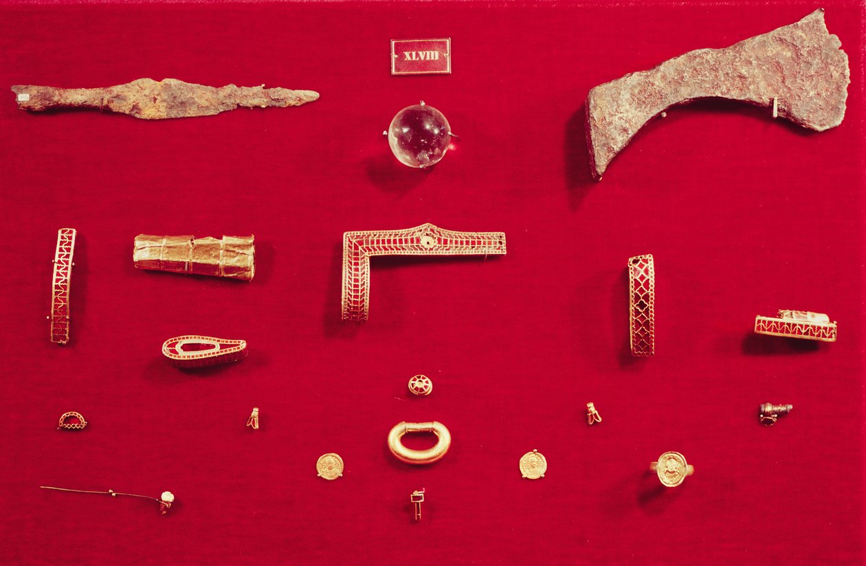Válogatás a Childeric kincséből származó ékszerekből és fegyverekből (arany és gránát) (lásd még 172230, 161328 és 672314). alkotó: Merovingian