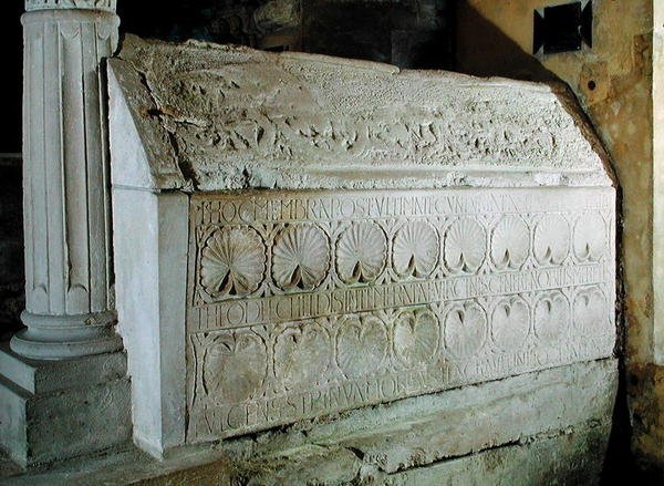 Theodechilde apátnő kenotafája a temetési kriptában alkotó: Merovingian
