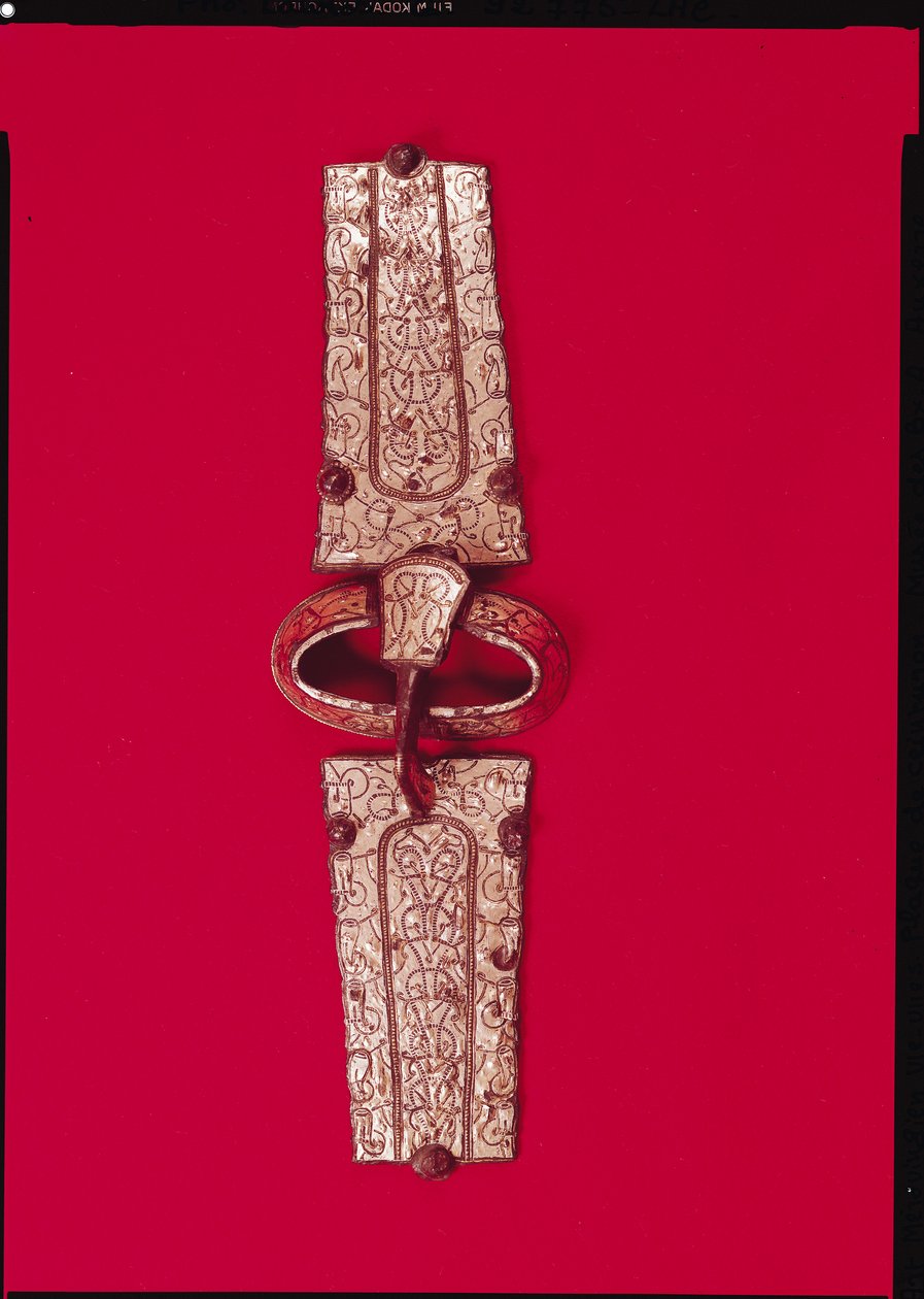 Övcsat, az Escolives-Sainte-Camille-i temetőből, Yonne (ezüst) alkotó: Merovingian