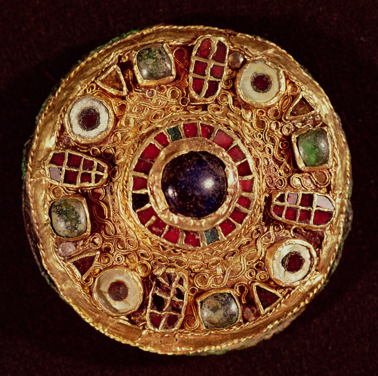 Kerek bross (arany és cloisonne zománc) alkotó: Merovingian
