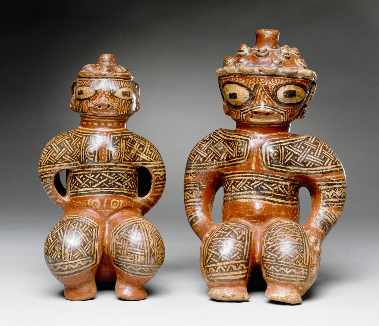 Két ülő alak, Nosara, Nicoya, 800-1100 (kerámia) alkotó: Mesoamerican