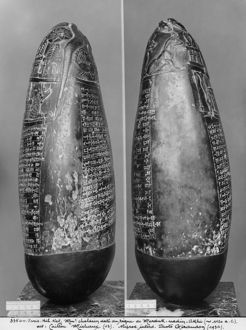 Kudurru, Marduk-nadin-akhi, Babilon királyának idejéből, oldalnézet, Kr.e. 1120 körül (fekete szerpentin) (lásd még: 286956, 286957) alkotó: Mesopotamian