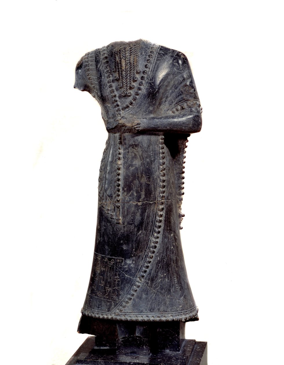 Mezopotámia: Idi-Ilum, Mari kormányzójának szteatitból készült acephal szobra, amelyet Istar istennőnek szenteltek. Kr.e. 1800 kb. V 0,41 m Párizs, Louvre Múzeum alkotó: Mesopotamian