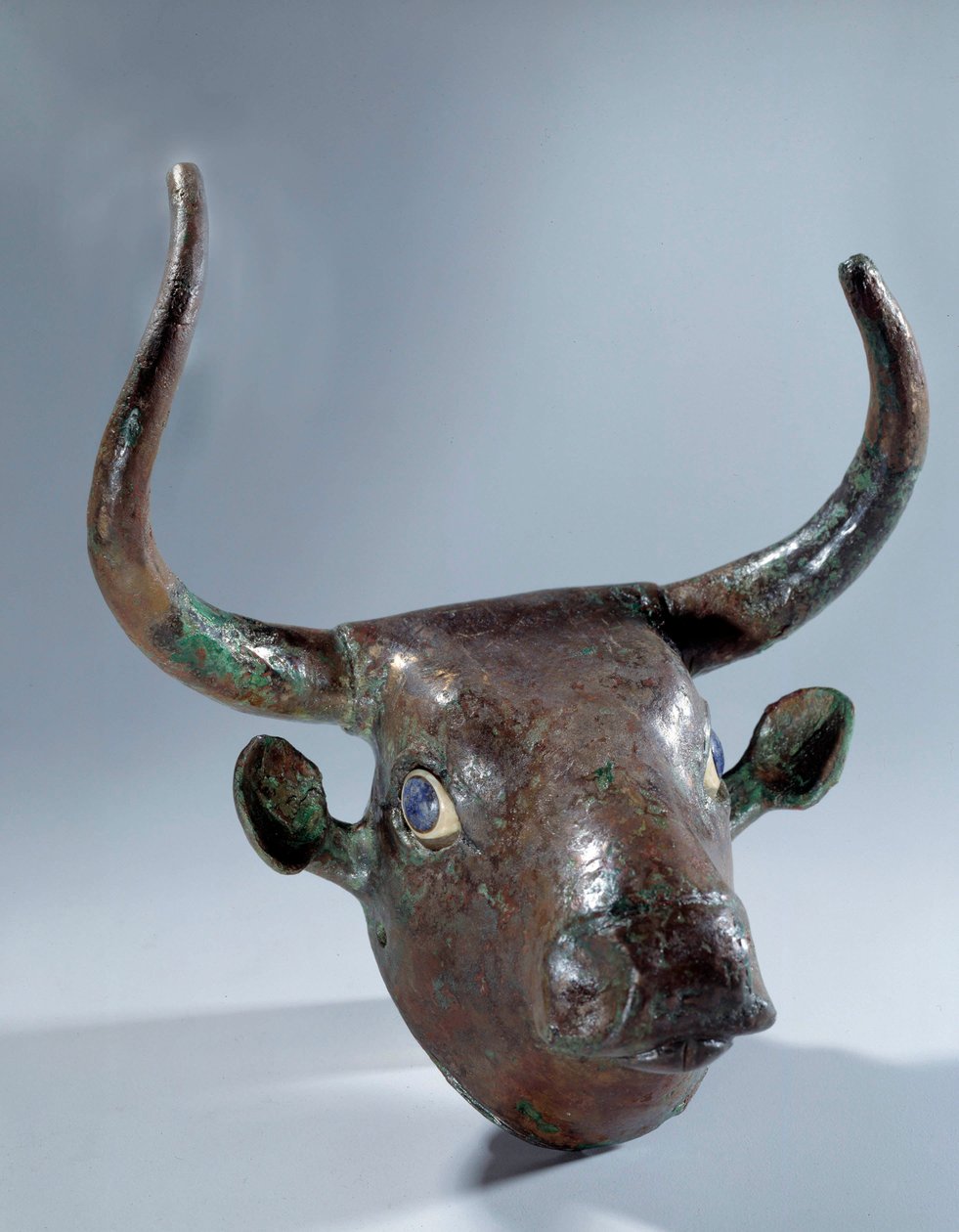 Mezopotámia: Rézbikafej (bútordarab vagy hárfa). sumér korszak. Kr.e. 2500. Tellótól. V 0,19 m Párizs, Musee du Louvre alkotó: Mesopotamian