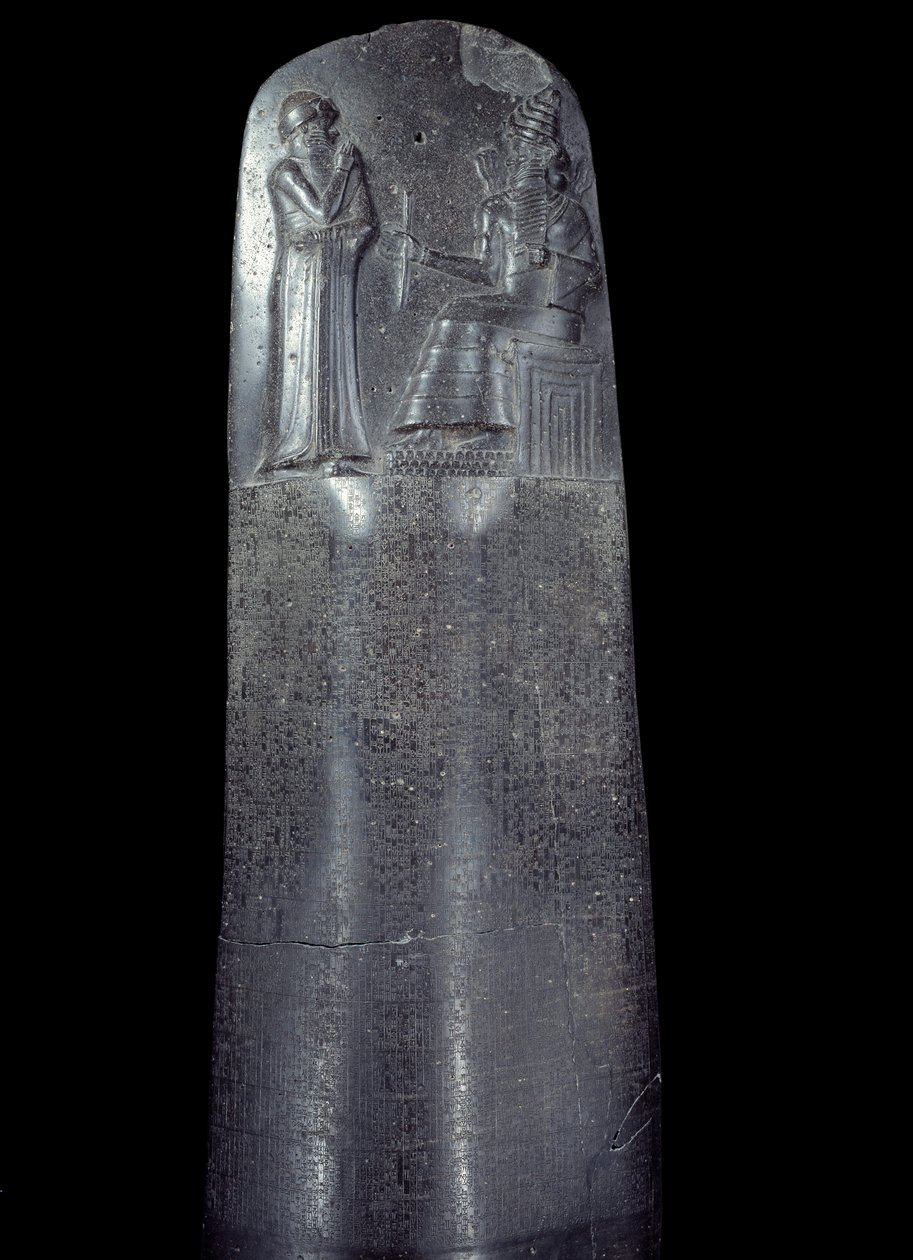 Mezopotámia: Hammurapi (vagy Hammourabi) törvénykönyvének diorit sztéléje. Ékírásos feliratok borítják, tetején pedig Hammurapi király áll Mezopotámia napistene, Shamash, az Igazságosság istene előtt. Ez az egyik legrégebbi darab o alkotó: Mesopotamian