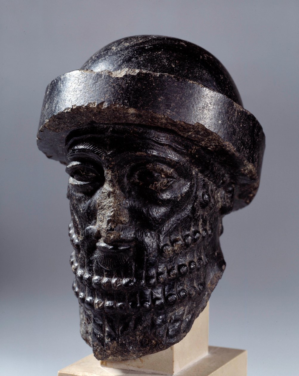 Mezopotámia: Hammurabi nevű dioritba faragott fej. Susától. Homályos. 0,15x0,1 m. Párizs, Louvre Múzeum alkotó: Mesopotamian Mesopotamian