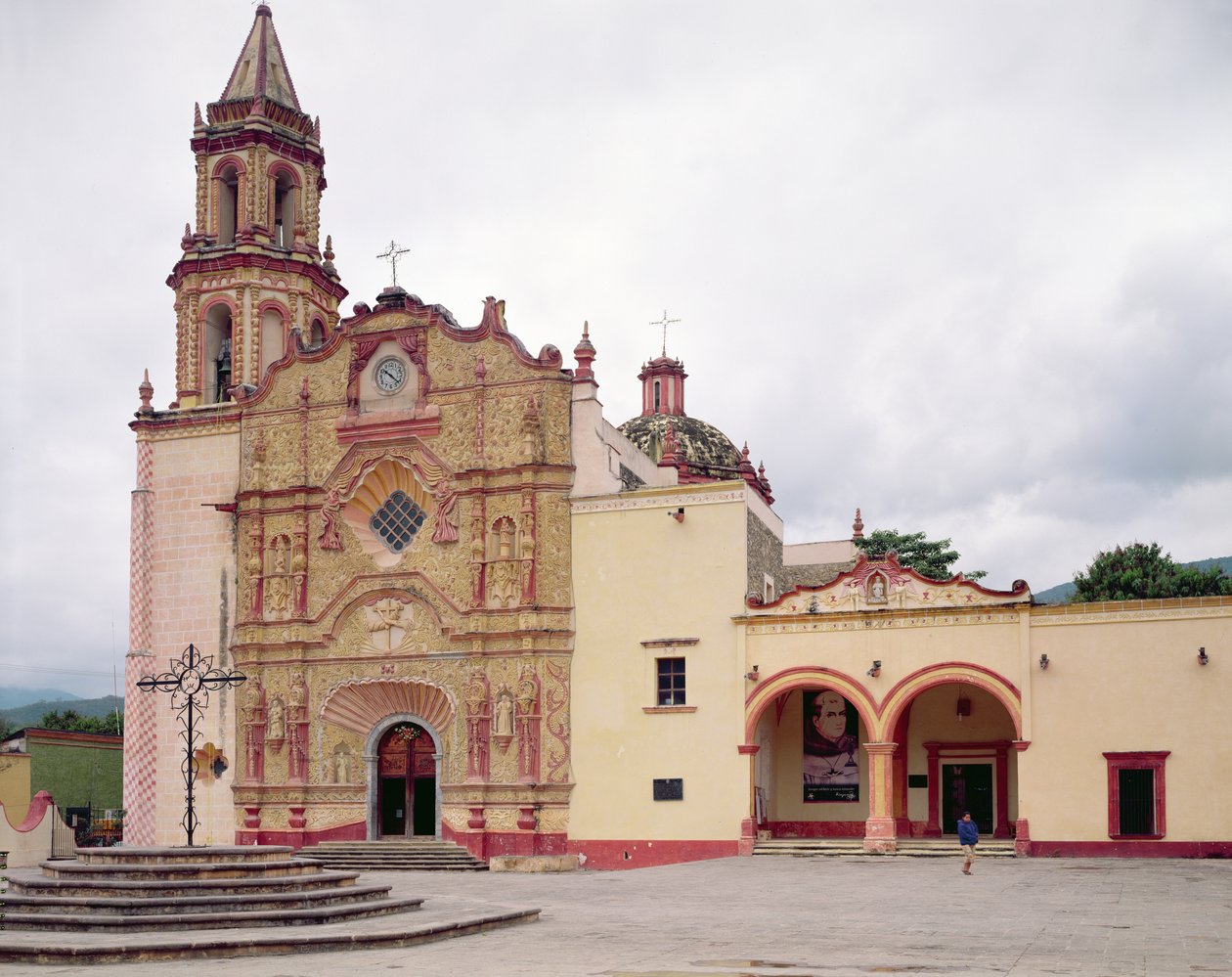 A jalpani Szent Jakab ferences missziós templom homlokzata, 1751-58 alkotó: Mexican School