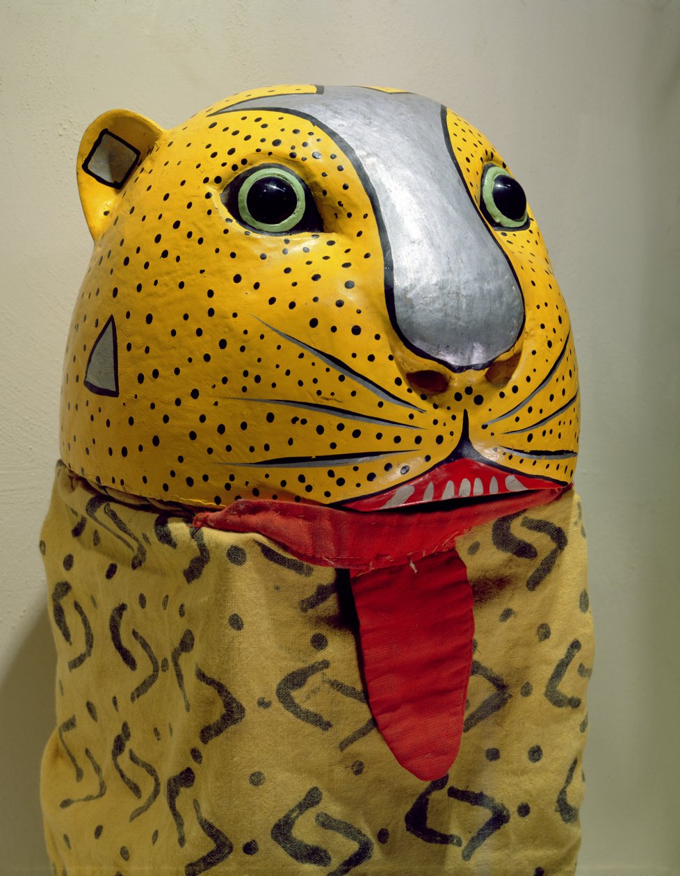 Jaguár maszk (festett fa és szövet) alkotó: Mexican School