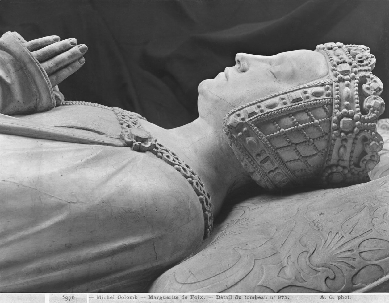 Nantes, Szent Péter és Szent Pál székesegyház, II. bretagne-i herceg és Foix-i Margit síremléke, Marguerite de Foix részlete, 1502-07 márványból készült gipszöntvény, kétoldalas fotó. alkotó: Michel Colombe
