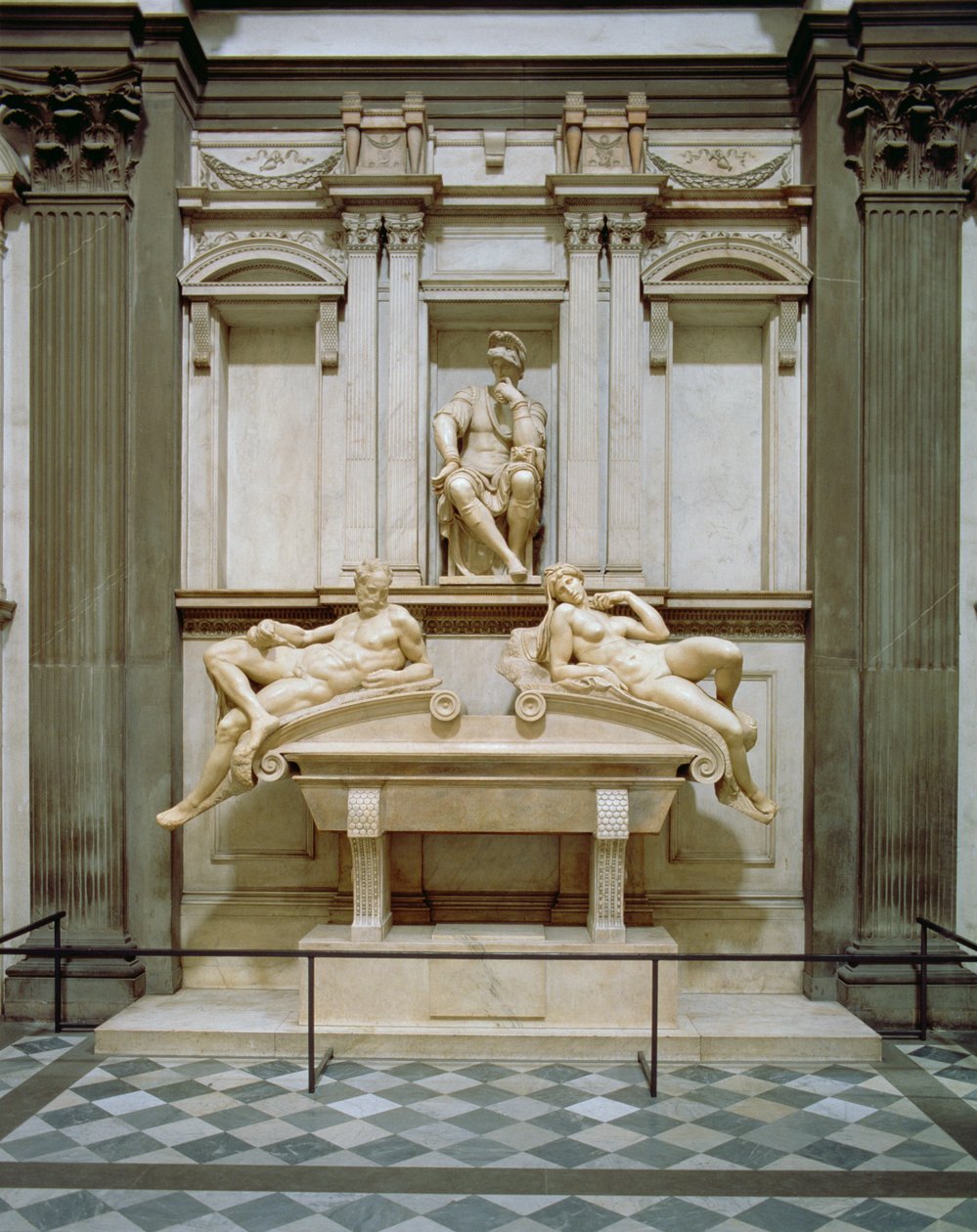 Alkonyat és hajnal Lorenzo de Medici sírjából, 1521-ben tervezett, 1524-34-ig faragott (márvány) alkotó: Michelangelo Buonarroti
