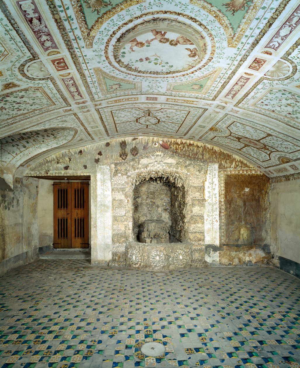 A Villa Medicea di Careggi pincéjének belső képe alkotó: Michelozzo di Bartolommeo