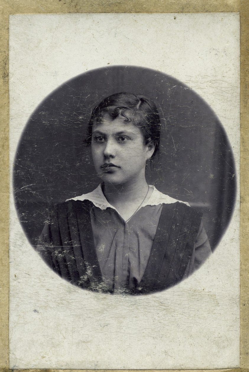 Vintage portré egy fiatal lányról. A felvétel készült 1914 körül év (fotó) alkotó: Mikhail Pogosov