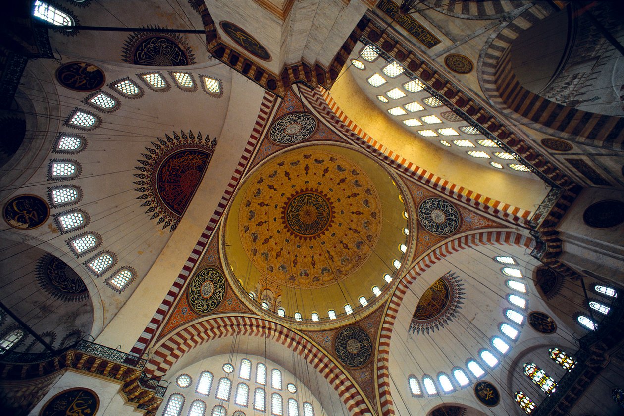A Szulejmán-mecset belseje alkotó: Mimar Sinan