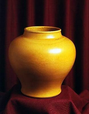 Ragyogó sárga zománccal díszített tégely, 16. század vége (porcelán) alkotó: Ming Dynasty Chinese School
