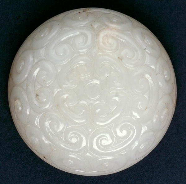 Pecsét-paszta doboz Guri lakk stílusú Lingzhi tekercsekkel (jade) (lásd még: 208357) alkotó: Ming Dynasty Chinese School