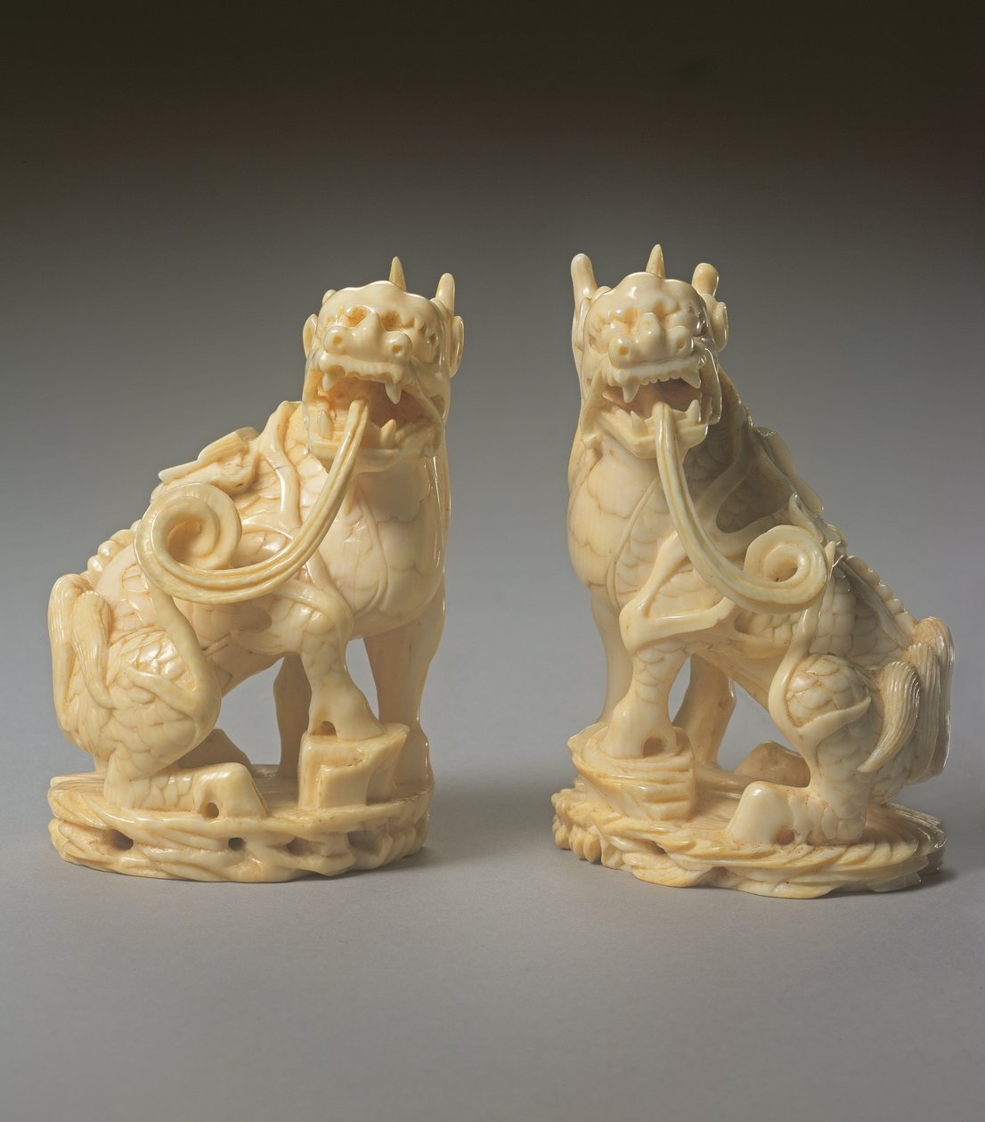 Faragott Qilin pár (lásd még: 272190) alkotó: Ming Dynasty Chinese School