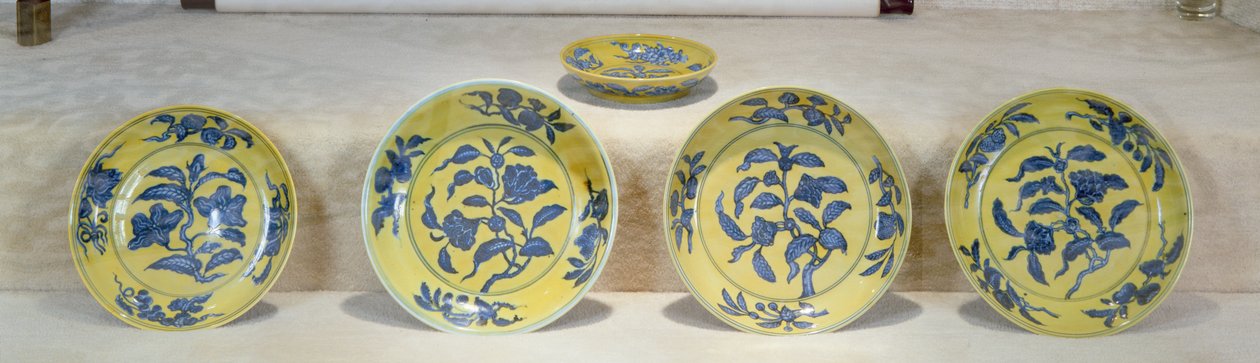 Sárga darált edények máz alatti kékre festve, Ming-dinasztia (kerámia) alkotó: Ming Dynasty Chinese School