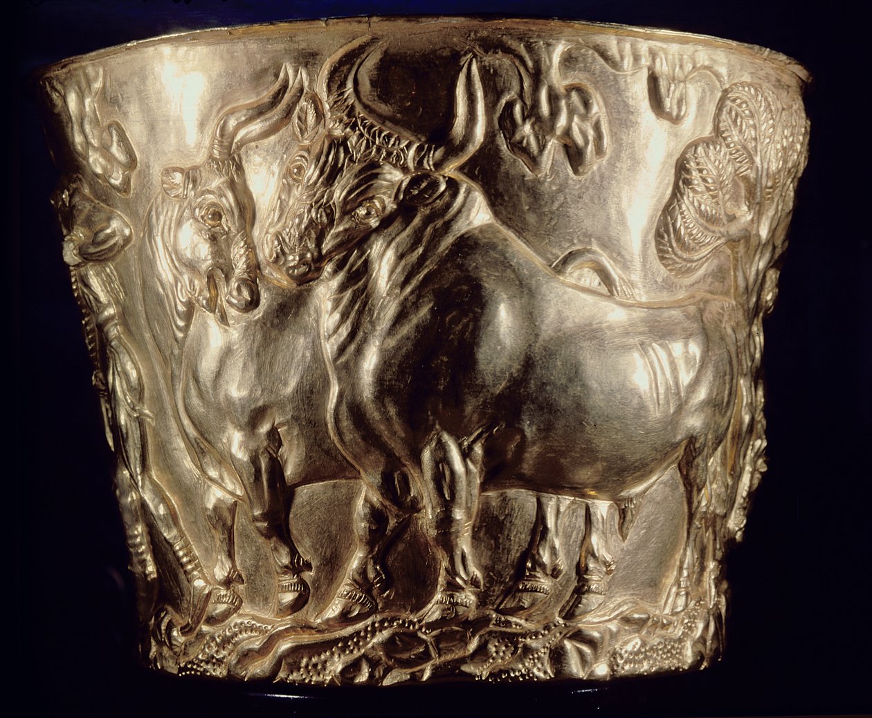 Házibikát ábrázoló csésze, Vaphio királysírjában, Spártában, a késő Minószi I. korszakban, ie 1500 körül (arany) (lásd még: 148825) alkotó: Minoan