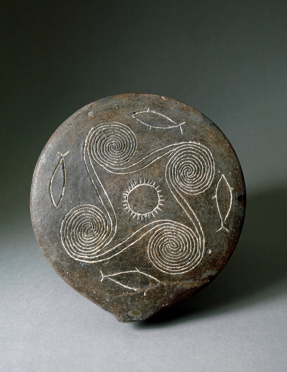 Minószi művészet: Naxos kör alakú terrakotta korongja. Minószi civilizáció. Kr.e. 2400-2000. Athénész, Országos Régészeti Múzeum alkotó: Minoan