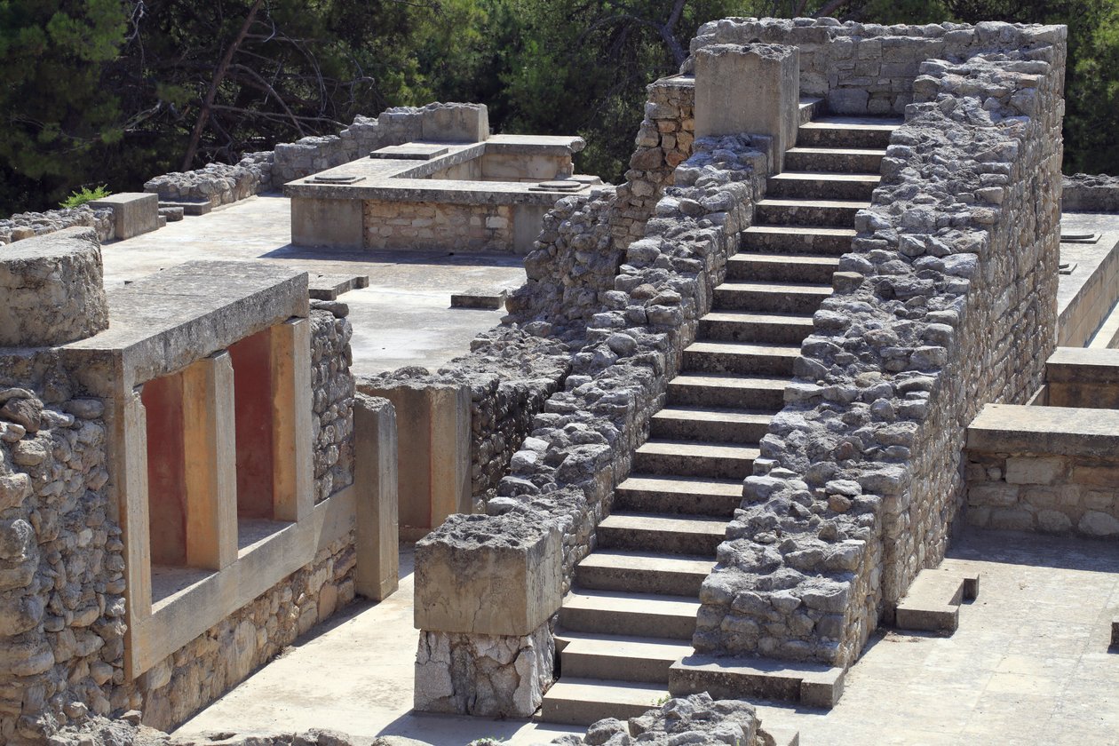 Minos király knósszoszi palotájának keleti része a megaron királyné és a központi udvar között. Kréta. Kr.e. 1600-1450 alkotó: Minoan