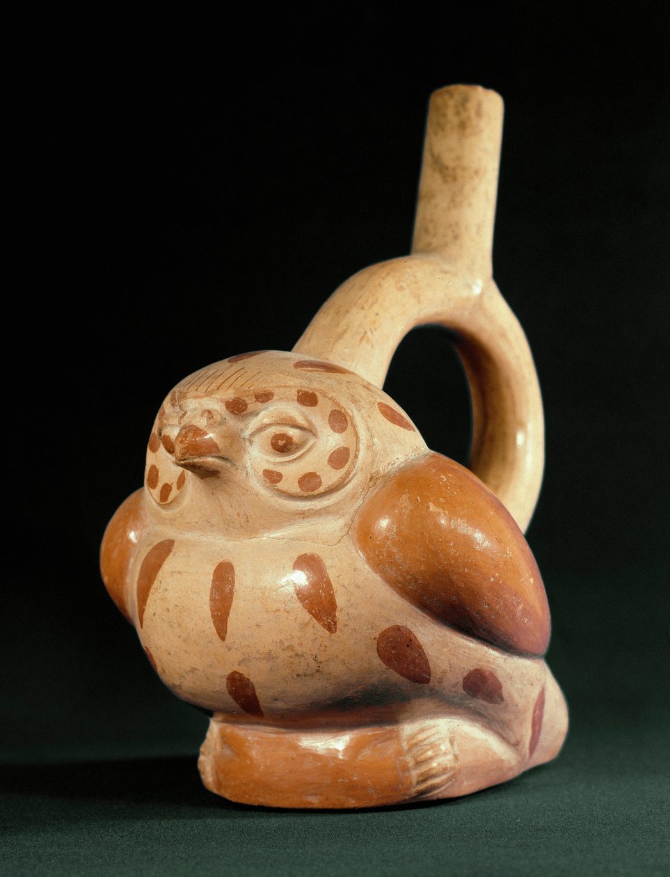 Kolumbiai előtti művészet, Mochica kultúra (Ugly): terrakotta váza bagoly alakú. Kr.e. 100-800. Lima, Nemzeti Antropológiai és Régészeti Múzeum, Peru alkotó: Moche Moche