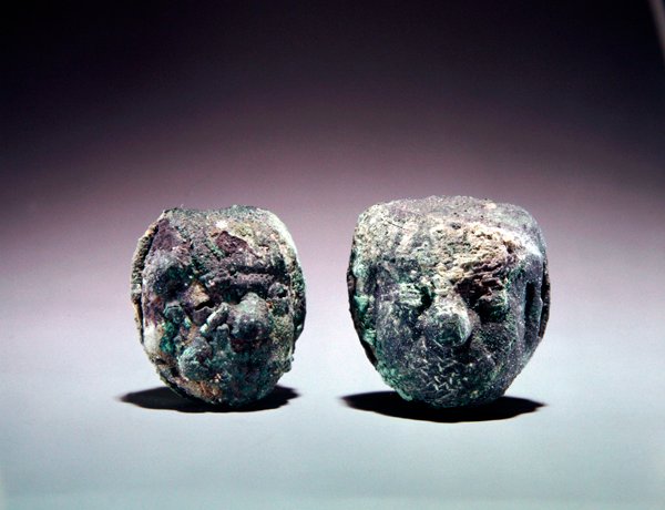 Harangok Peruból (réz) alkotó: Mochica Culture Mochica Culture