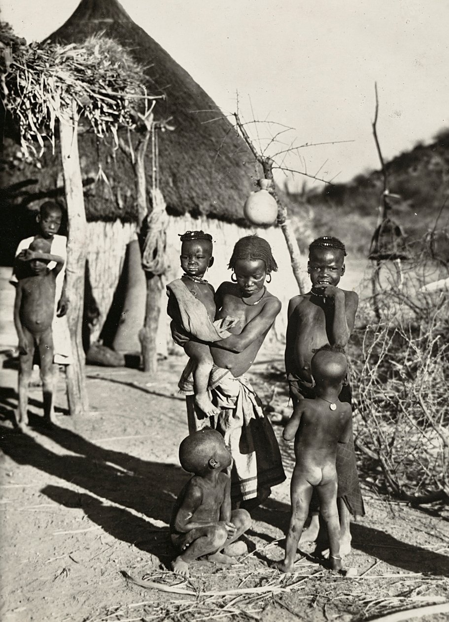 „Birodalom építése” a fasiszta korban: egy fiúcsoport a Tacruri törzsből, 1936.09.05. (f/w fotó) alkotó: Modestino Baldinetti