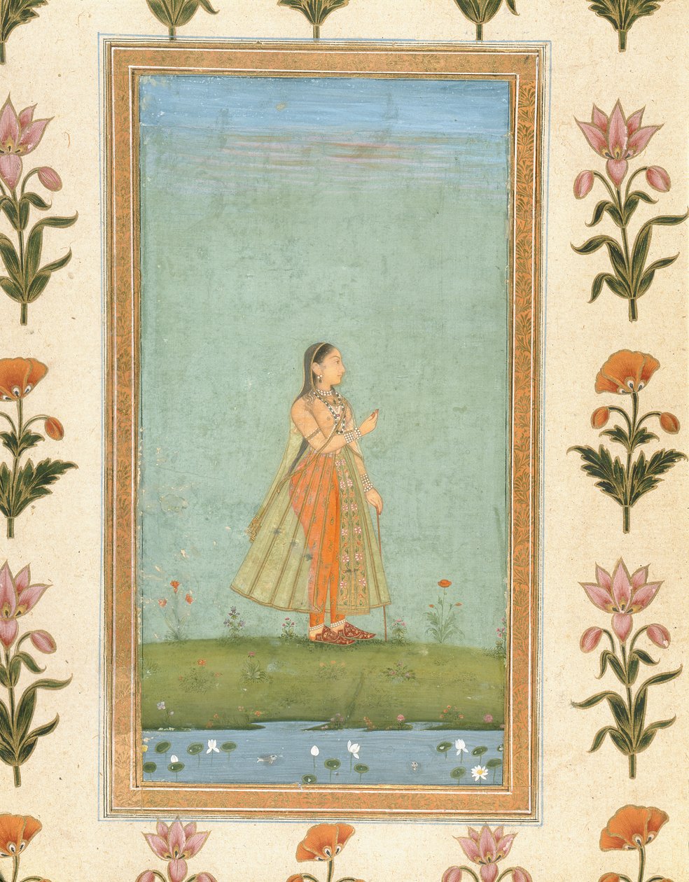 Virágot tartó hölgy, egy liliomos tó mellett állva, a Small Clive Albumból (papíron átlátszatlan wc) alkotó: Mughal School